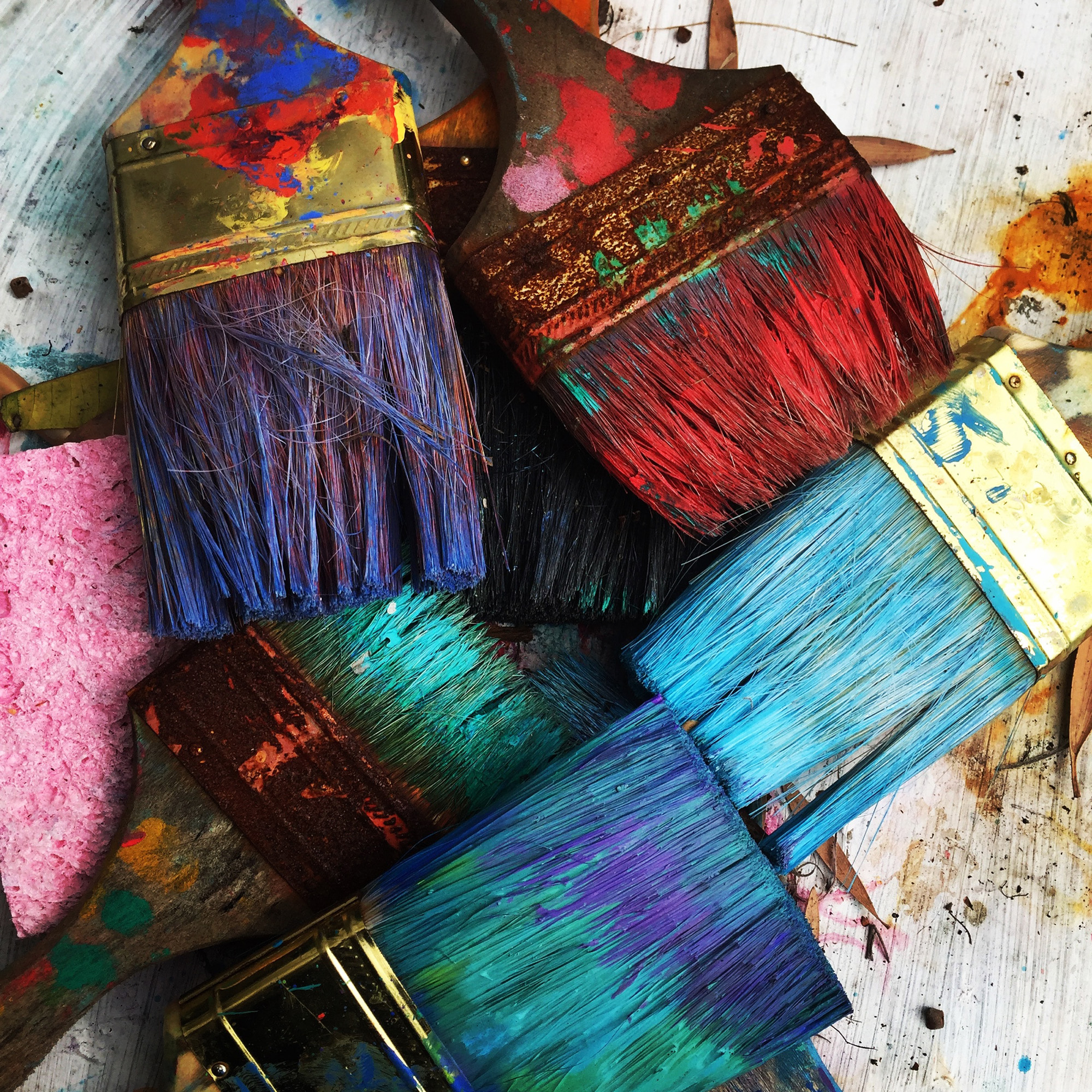 mixed colors paint brushes